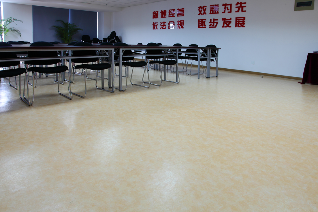 辦公室PVC塑膠地板有哪些特性？【騰方PVC地板】