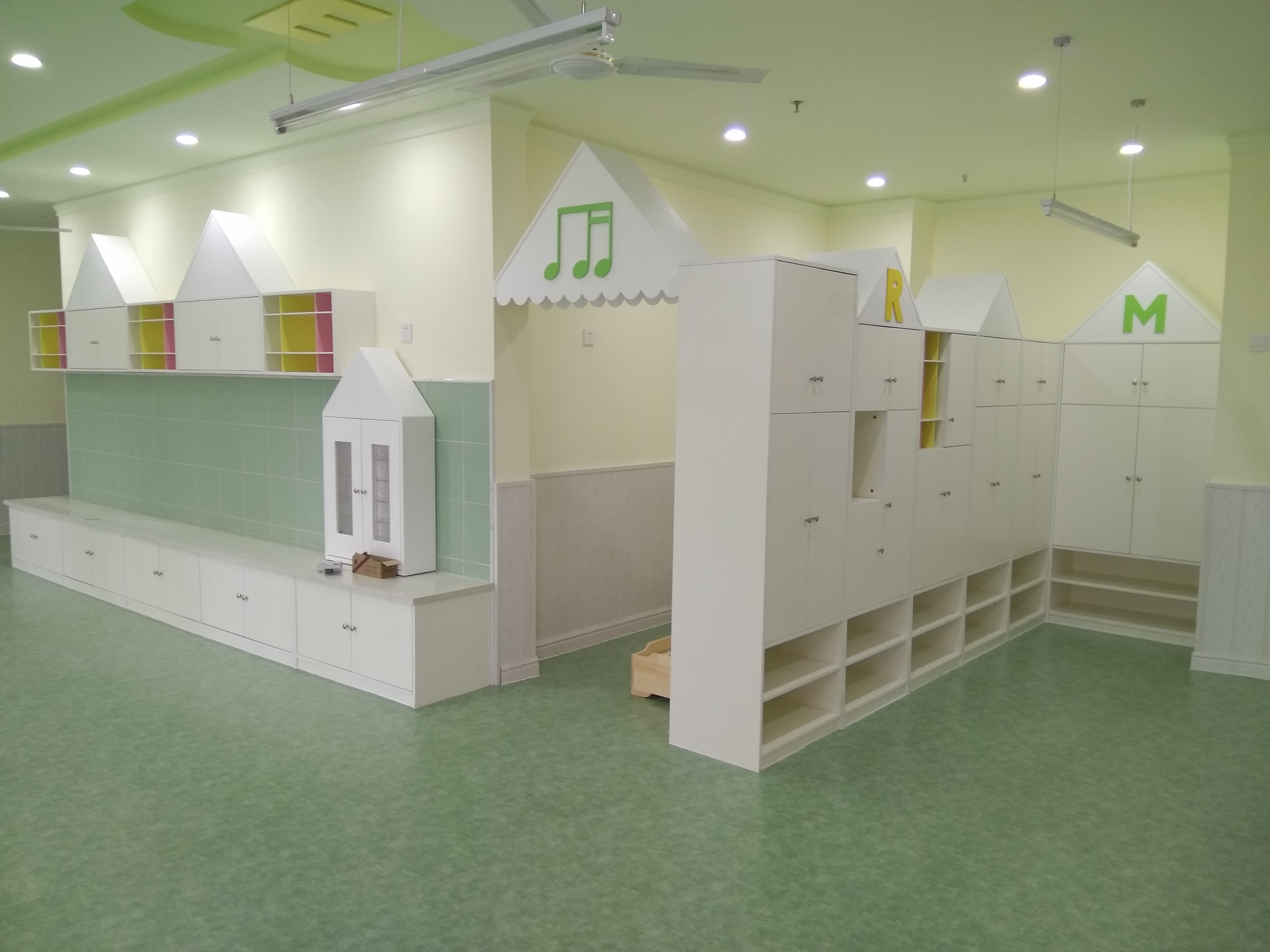 幼兒園PVC地板施工價(jià)錢由哪些方面決定？【騰方PVC地板】